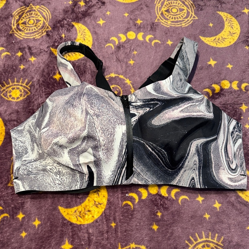 Front-Zip Marble Print Sports Bra - Black & Gray